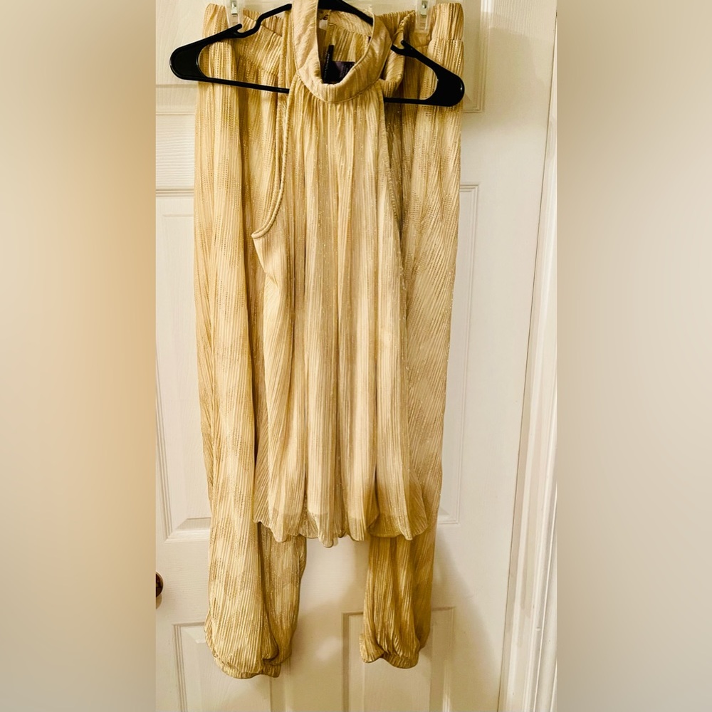 Plus size  Ashely Stewart size 18/20 pants and halter set Gold